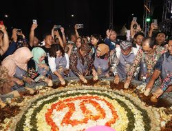 Pemkot Surabaya Hidupkan Memori THR-TRS Lewat Festival Rujak Uleg 2025