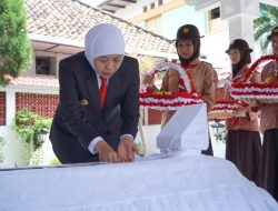 Khofifah Ziarah ke Makam Dr. Soetomo, Kobarkan Semangat Kebangkitan Nasional