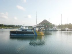 Hanya Dengan Rp 79 Ribu, Nikmati Keindahan Pantai Banyuwangi dengan Kapal Listrik Mewah
