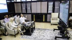 Wali Kota Surabaya, Eri Cahyadi, saat acara virtual assessment BPKAD Award 2025 di Ruang Kerja Walikota