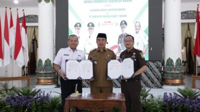 Bupati Madiun Teken Nota Kesepakatan Bersama antara Pemkab Madiun dengan Kejari Kabupaten Madiun dan PT KAI DAOP 7 Madiun