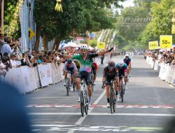 Berlangsung Sengit, Pembalap Belanda Juara Etape Pertama Tour de Banyuwangi Ijen 2025