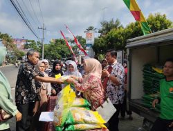 Pemkab Bangkalan dan Bulog Gelar Penjualan Beras Murah, Warga Serbu Lokasi