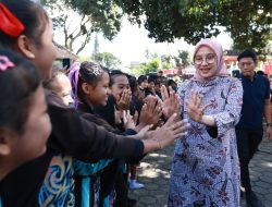 Ngantor di Desa, Bupati Ipuk Gelorakan Semangat Kemerdekaan ke Sekolah-Sekolah