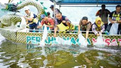 PJT I Tebar 30.000 Benih Ikan di Telaga Ngebel Ponorogo