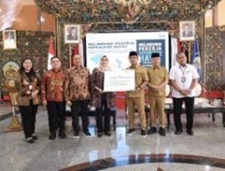 Bupati Bangkalan Hadiri Diskusi Buku “Melindungi Pekerja Sepanjang Hayat”