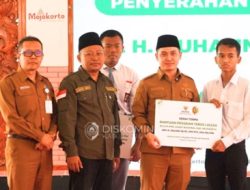 200 Siswa Mojokerto Akhirnya Bisa Genggam Ijazah, Bupati Albarra: Pendidikan adalah Investasi Masa Depan