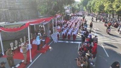 Ribuan Pelajar Semarakkan Lomba Baris SD/MI, Gus Qowim Berangkatkan dan Beri Semangat
