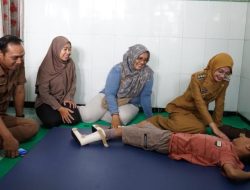 Kunjungi Rumah Warga Disabilitas, Mbak Wali Serahkan Bantuan dan Beri Semangat