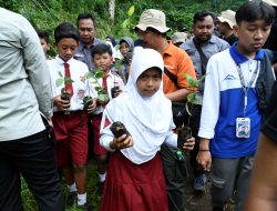 “Menanam Pohon untuk Investasi Kehidupan” Di Desa Gunungsari Maesan