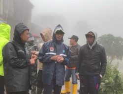 Wabup Batang Tinjau Longsor di Pranten Bawang, Ratusan Warga Mengungsi