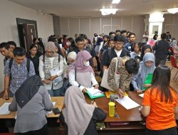 Orang Tua Bergaji Hingga Rp20 Juta Terima Beasiswa Pemuda Tangguh, Wali Kota Eri Minta Evaluasi Menyeluruh