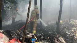 Gudang Rosok di Plosoklaten Kediri Terbakar, Diduga Api Merembet dari Sampah