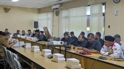 Truk Angkut Muatan Berlebih Jadi Biang Kerok Jalan Rusak, Aliansi Penambang Kediri Wadul ke DPRD