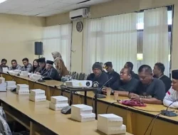 Truk Angkut Muatan Berlebih Jadi Biang Kerok Jalan Rusak, Aliansi Penambang Kediri Wadul ke DPRD