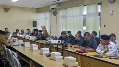 Truk Angkut Muatan Berlebih Jadi Biang Kerok Jalan Rusak, Aliansi Penambang Kediri Wadul ke DPRD