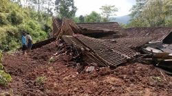 Longsor Terjang Desa Pakis Baru Pacitan, Rumah Hingga Sekolah Terdampak, Warga Mengungsi