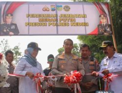 Jembatan Merah Putih Presisi di Kandangan Rampung Direnovasi Polres Kediri, Kapolres Minta Warga Jaga Fasilitas