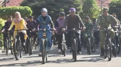 Aksi Peduli Lingkungan Warnai Kota Kediri, Kartini Berkebaya Gowes Rayakan Hari Bumi