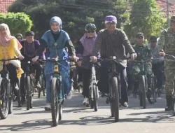 Aksi Peduli Lingkungan Warnai Kota Kediri, Kartini Berkebaya Gowes Rayakan Hari Bumi