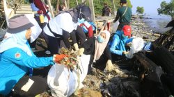 TP PKK Kabupaten Probolinggo Ajak Pelajar Kecamatan Gending Peduli Lingkungan Pesisir