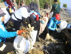 TP PKK Kabupaten Probolinggo Ajak Pelajar Kecamatan Gending Peduli Lingkungan Pesisir