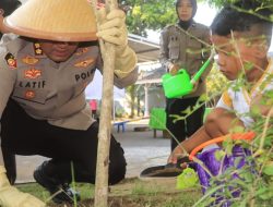 Polres Probolinggo Gencarkan Gerakan Indonesia ASRI Lewat Penghijauan