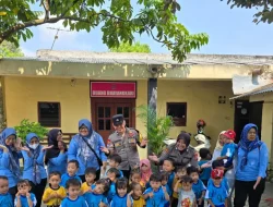 Polsek Gurah Kediri Edukasi Murid TK yang Berkunjung