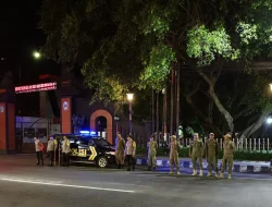 Satpol PP Kabupaten Kediri dan Polsek Ngasem Gelar Patroli “Sabtu Tjeria”, Bubarkan Kerumunan di SLG
