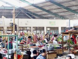 Guna Memastikan Stabilitas Harga dan Pasokan, Tim Polres Kediri Kota Lakukan Sidak di Pasar Setonobetek