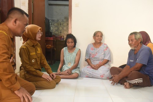 Mbak Wali Tinjau Hasil Renovasi Rumah Tidak Layak Huni Hasil Swadaya Masyarakat