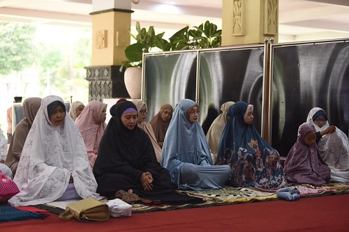 Mbak Wali dan Gus Wawali Salat Idul Adha di Balai Kota, Tekankan Keikhlasan dan Kebersamaan