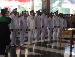 Lantik 10 KDAW, Bupati Jombang Warsubi Ingatkan Kepala Desa untuk Menjaga Kondusivitas Menuju Pilkades 2027