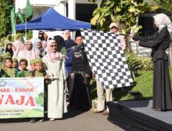 Sebanyak 2.000 Santri Ambil Bagian dalam Pawai Ta’aruf Guna Menyambut Tahun Baru Islam 1448 H di Kota Kediri