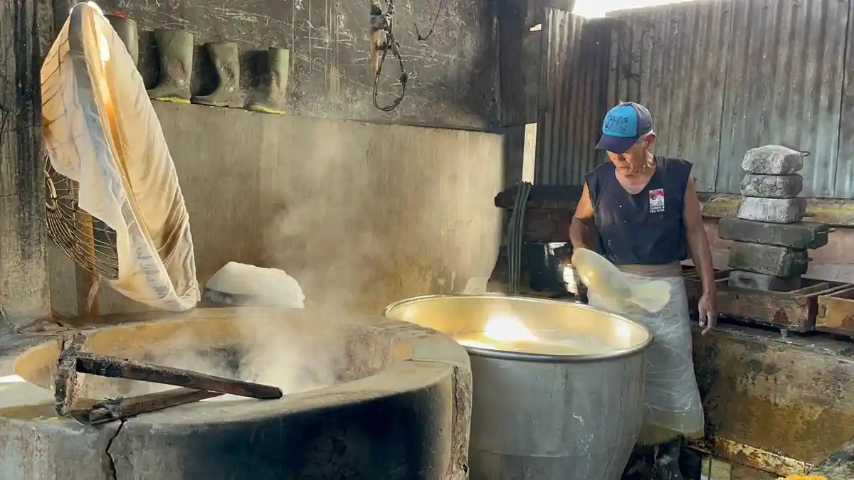 Dampak Nilai Tukar Rupiah Anjlok, Pengrajin Tahu di Wilayah Kediri Siasati dengan Menaikkan Harga dan Pangkas Produksi