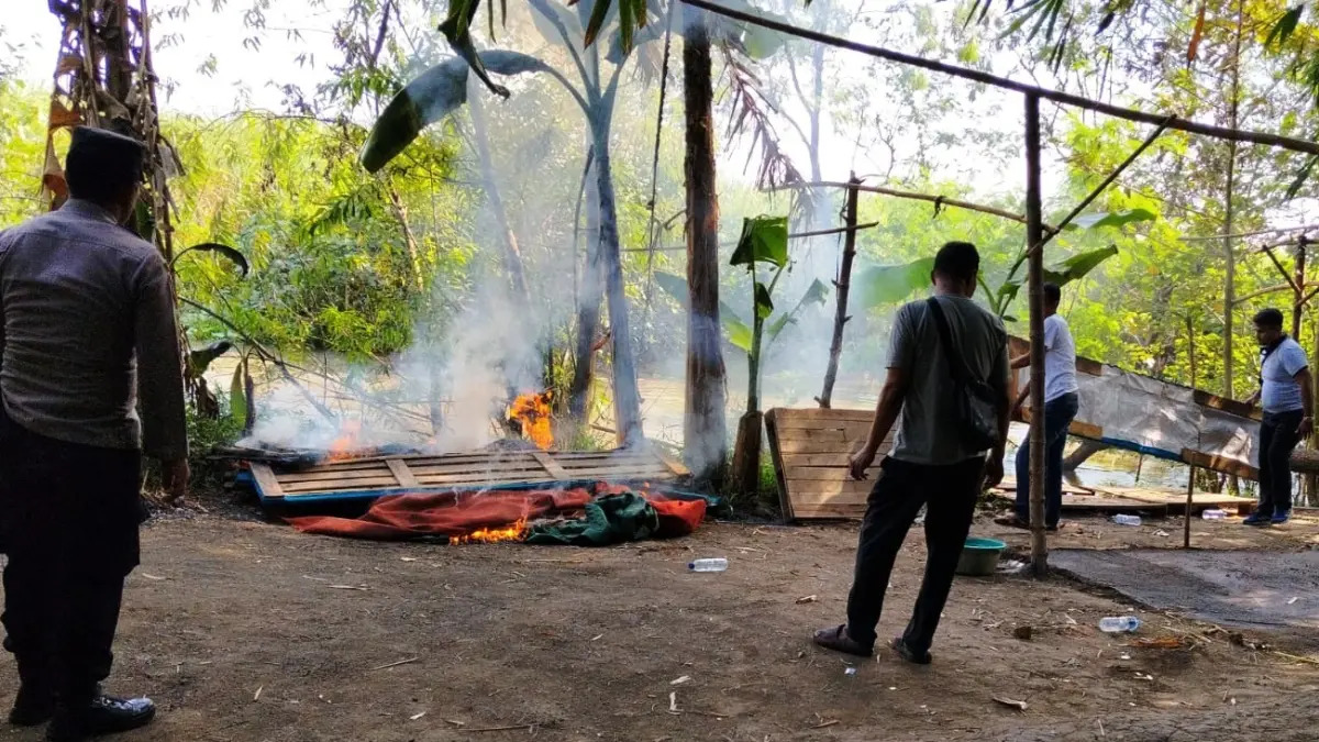 Sasar Arena Sabung Ayam di Kemantren, Polsek Tulangan Lakukan Pembongkaran Namun Pelaku Berhasil Kabur