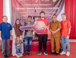 Serah Terima Rumah Layak Huni Program DAK PPKT Desa Campurejo, Panceng, Sekda Gresik Apresiasi Dukungan Pakuwon Group dan Habitat Indonesia