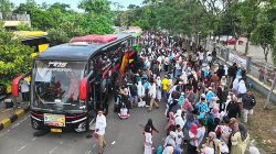 Gus Qowim Sambut Kepulangan Jemaah Haji Kota Kediri, Doakan Menjadi Haji Mabrur