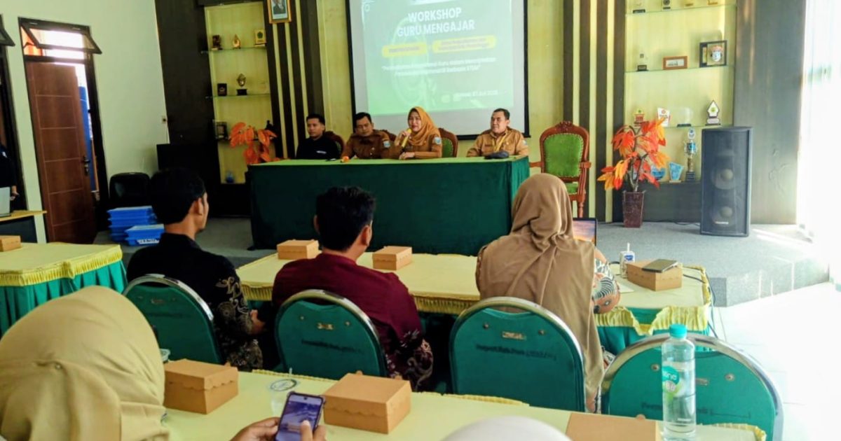 Dispersip Kabupaten Probolinggo Perkuat Kompetensi Guru Melalui Workshop Robotika Berbasis STEAM