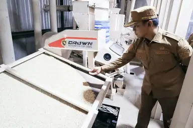 Launching Beras Desa di Parseh, Bupati Lukman Hakim Dorong Petani Bangkalan Naik Kelas Lewat Hilirisasi Pertanian